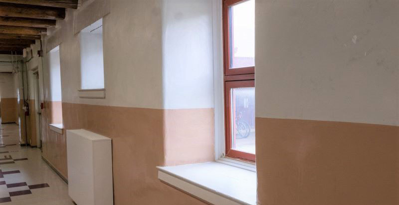 Pueblo design in school hallway