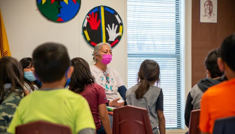 Teach instructing students in Tiwa